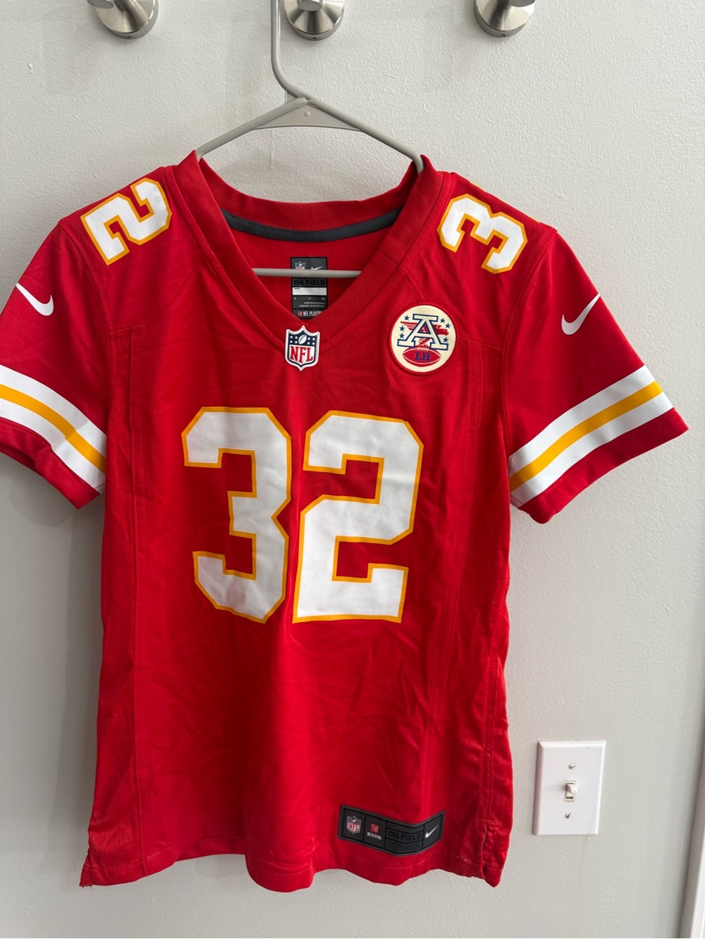 Nike women’s small Red Chiefs #32 Bolton Football Jersey nwot